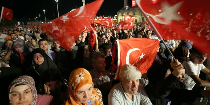 15 Temmuz'un 8. yılında Konyalılar Mevlana Meydanı'nı doldurdu