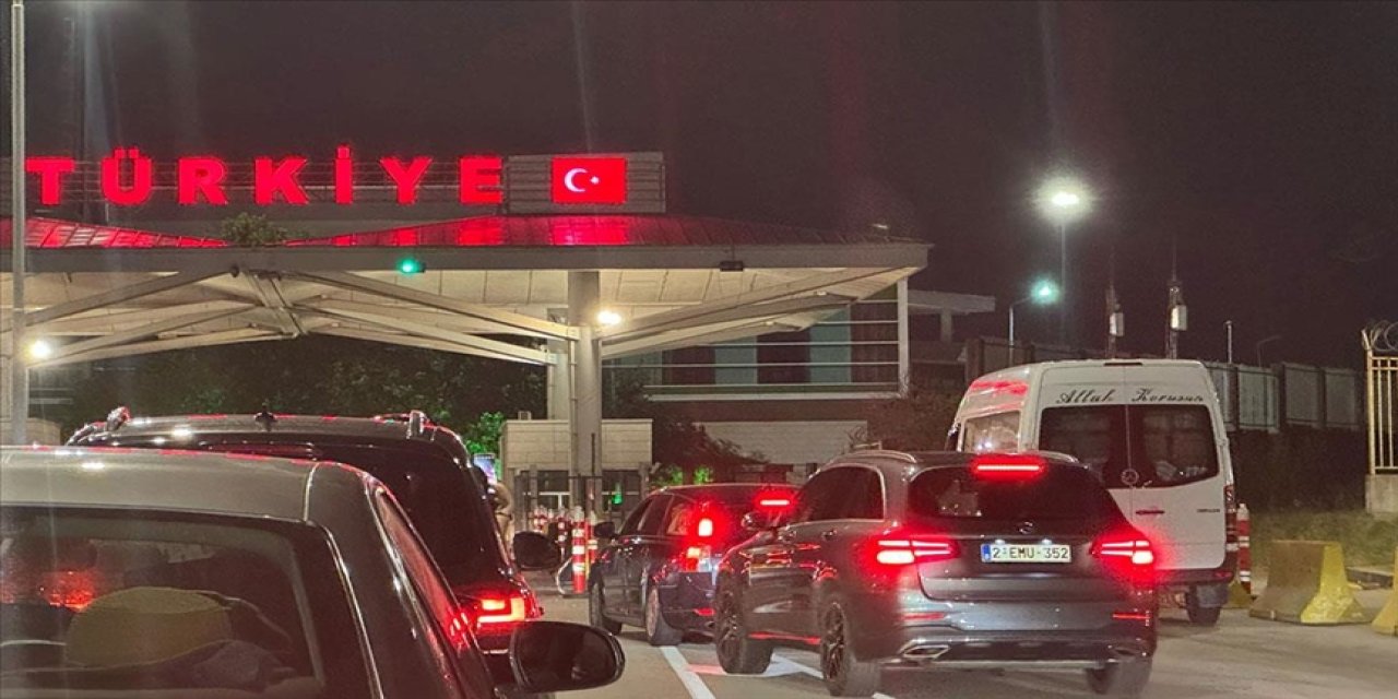 Gurbetçiler akın akın Türkiye'ye geliyor