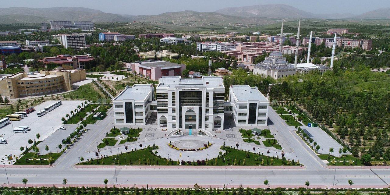 Konya Selçuk Üniversitesi (SÜ) taban puanları ve başarı sıralamaları 2024