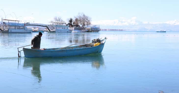 Beyşehir Gölü'nde boy limitinin altında balık avlayanlara para cezası