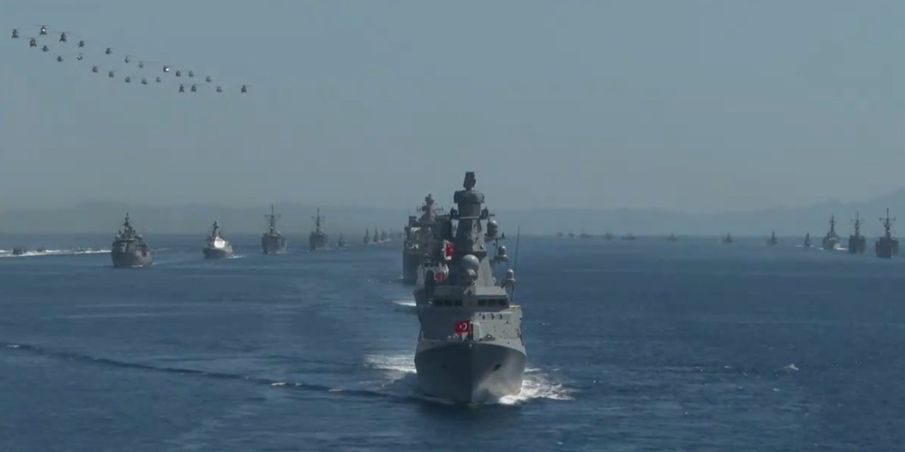 Türk Donanması 50 gemiyle KKTC'de geçit töreni yapacak