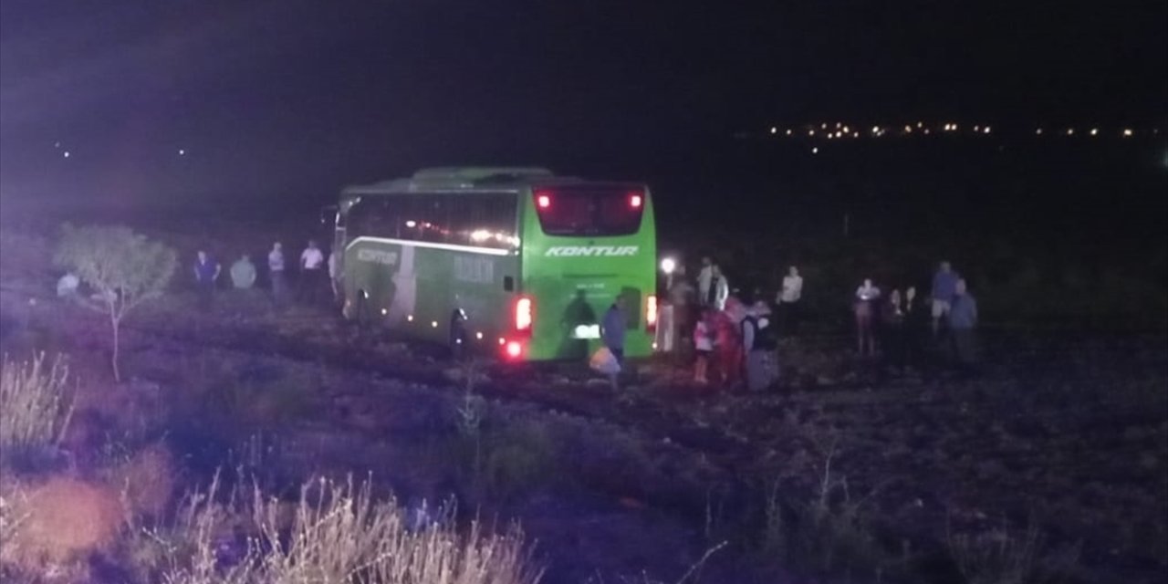 Konya plakalı otobüs Afyon’da kaza yaptı: 1 ölü, 4 yaralı