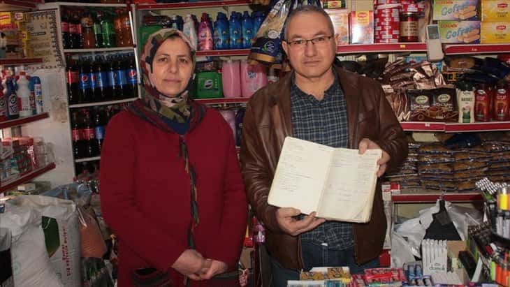 İki hayırsever mahallenin tüm bakkal borcunu ödedi