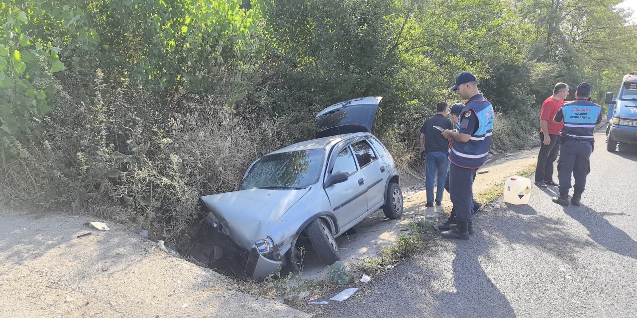 Otomobil menfeze çarptı! Ölü ve yaralılar var