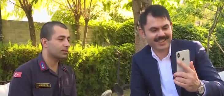 Askerin annesiyle telefonda görüştü