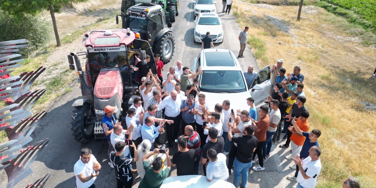 Çiftçilerden Başkan Erkoyuncu’yu duygulandıran karşılama