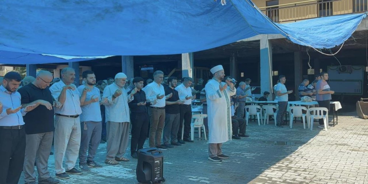 Konya’nın bir ilçesinde vatandaşlar yağmur duasına çıktı