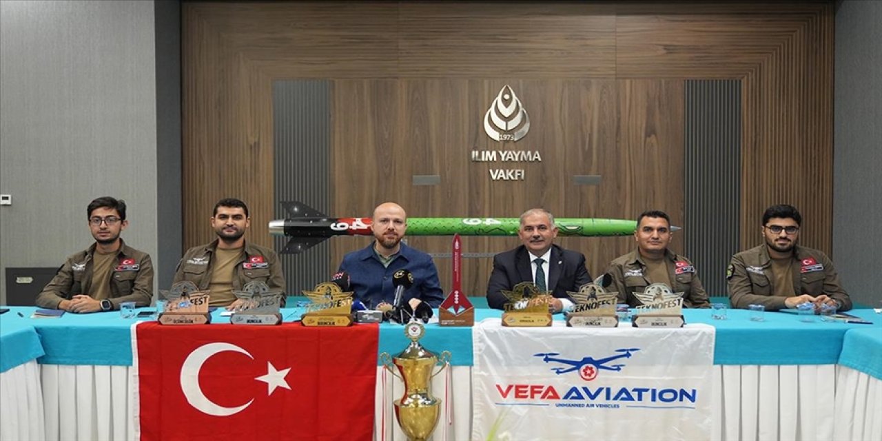Bilal Erdoğan, ABD'deki roket yarışması şampiyonlarıyla buluştu