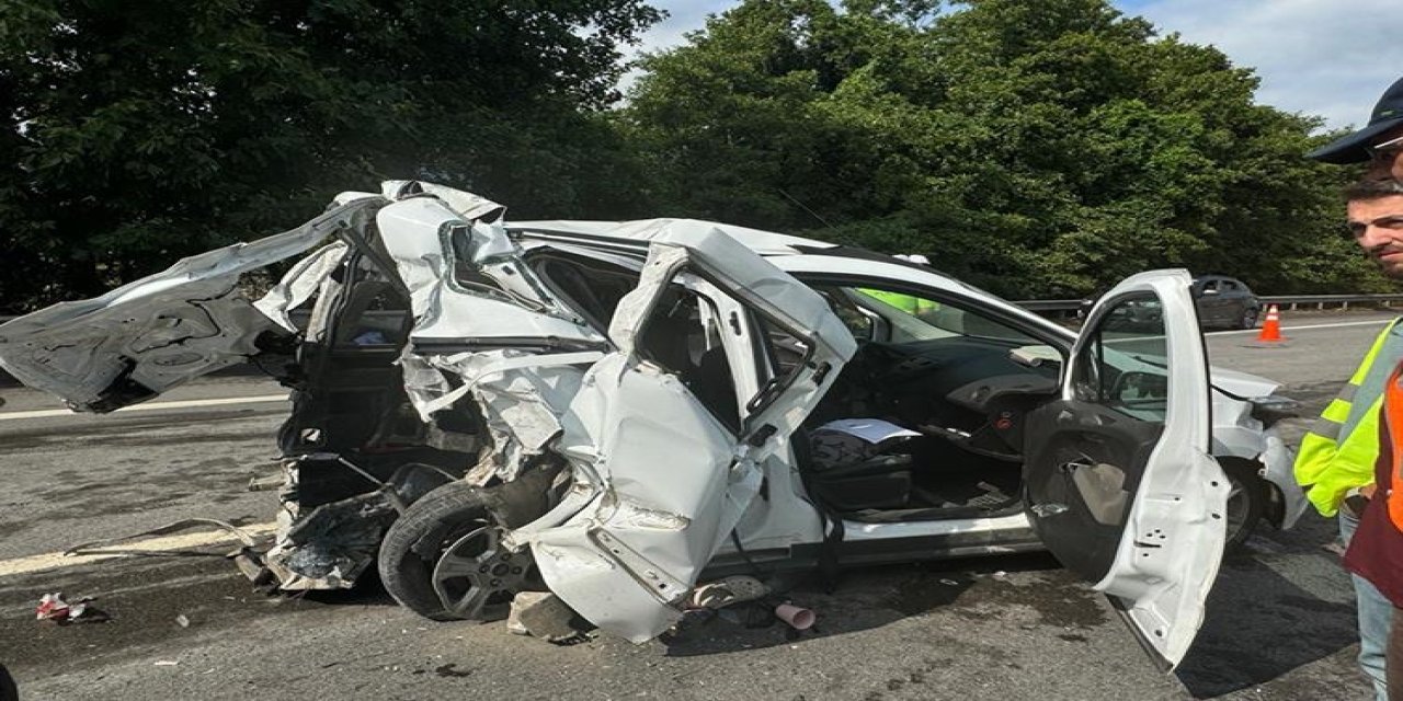Hafif ticari araç minibüsle çarpıştı: 3 ölü, 3 yaralı!