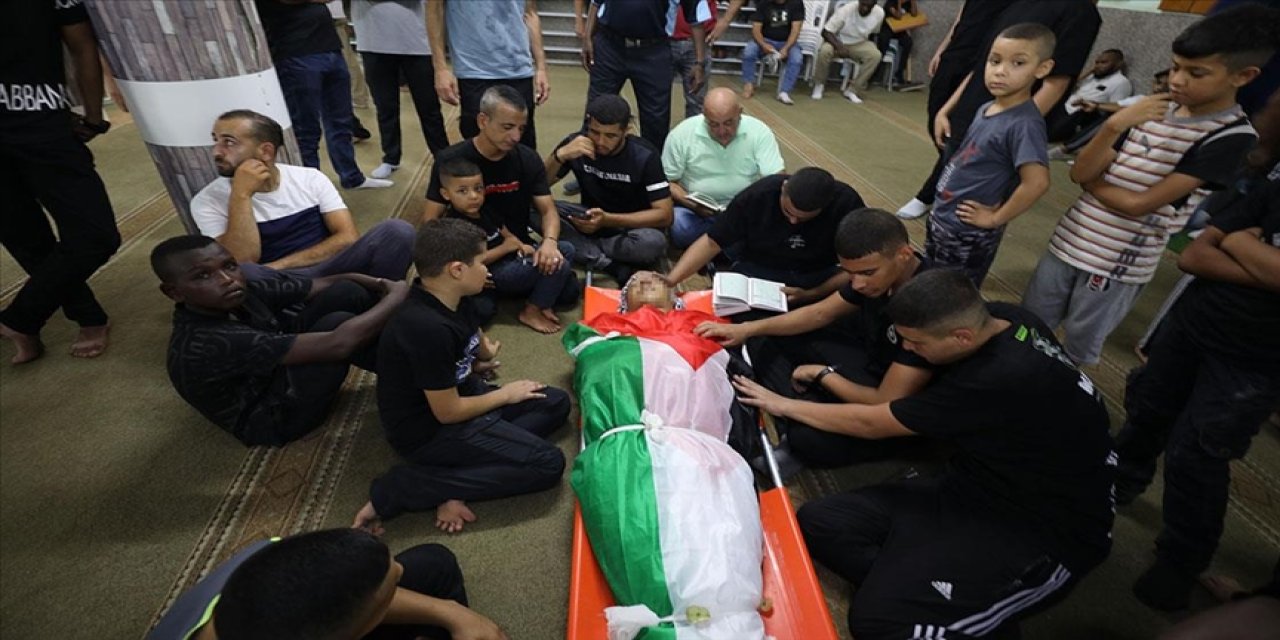 Katil İsrail Gazze’de sahra hastanesini bombaladı