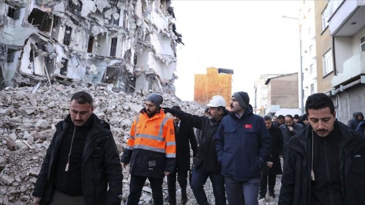 Bakan Kurum deprem bölgesinde inceleme yaptı