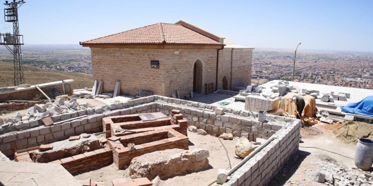 Selçuklu dönemine ait 1'i çocuğa ait 5 mezar bulundu