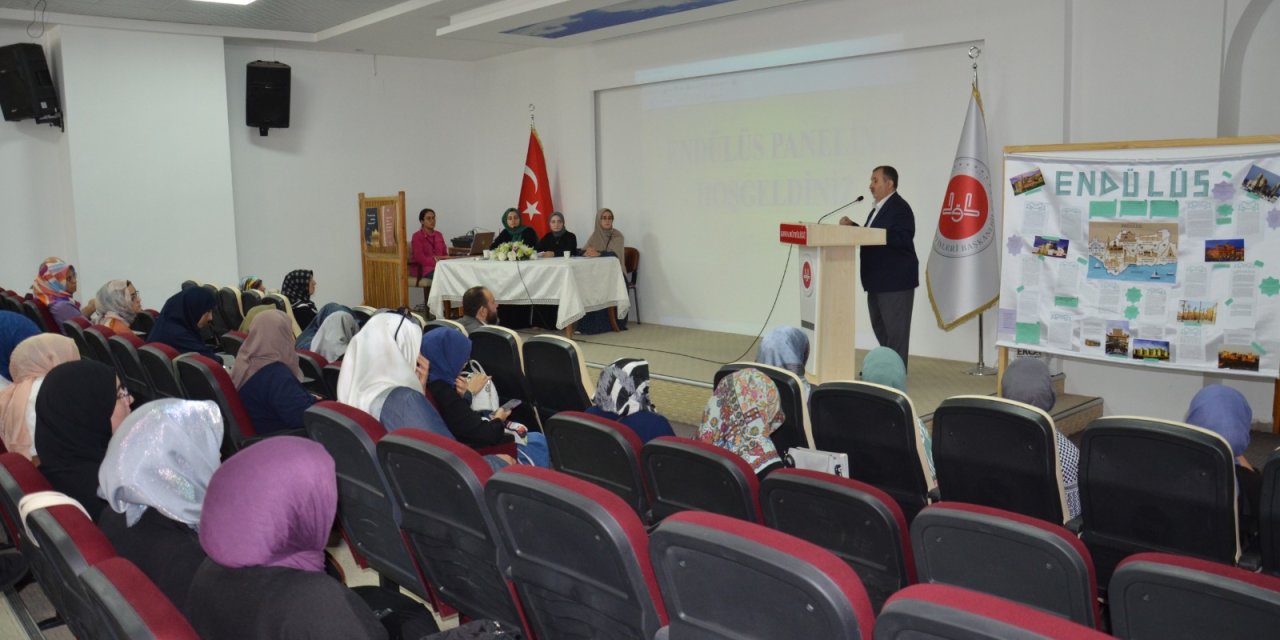 Konya’da Üniversite Yaz Akademisi Öğrenci Panelleri sona erdi