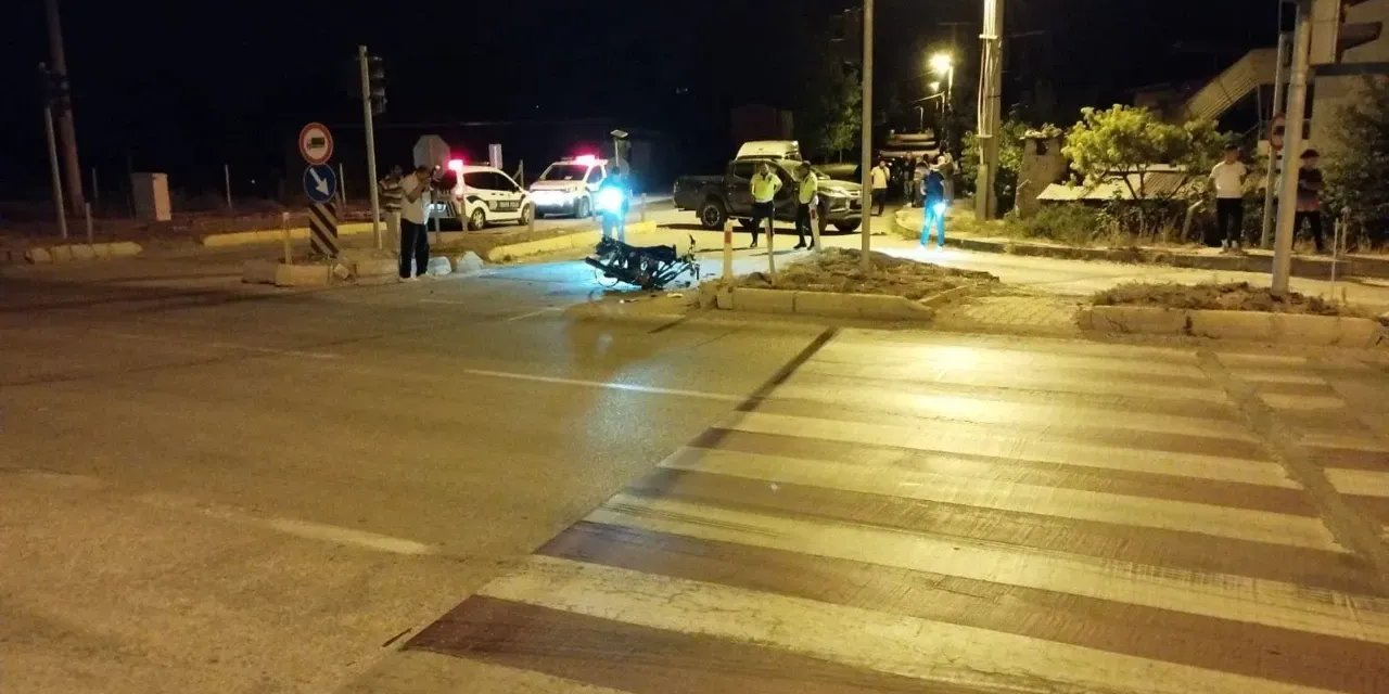 Konya’da motosiklet ile pikap çarpıştı