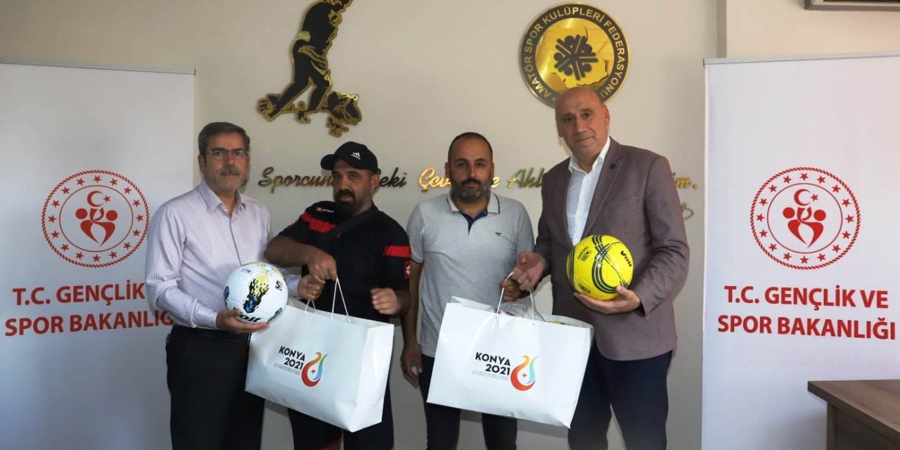 Konya’da amatör futbol kulüplerine malzeme desteği