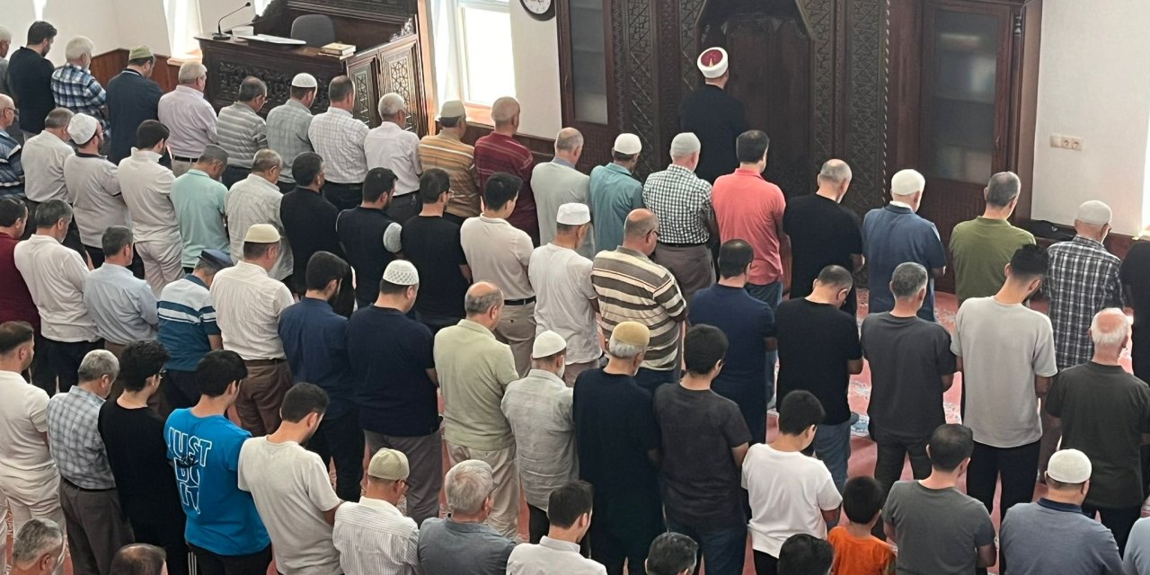 Konya’da şehit İsmail Haniye için gıyabi cenaze kılındı