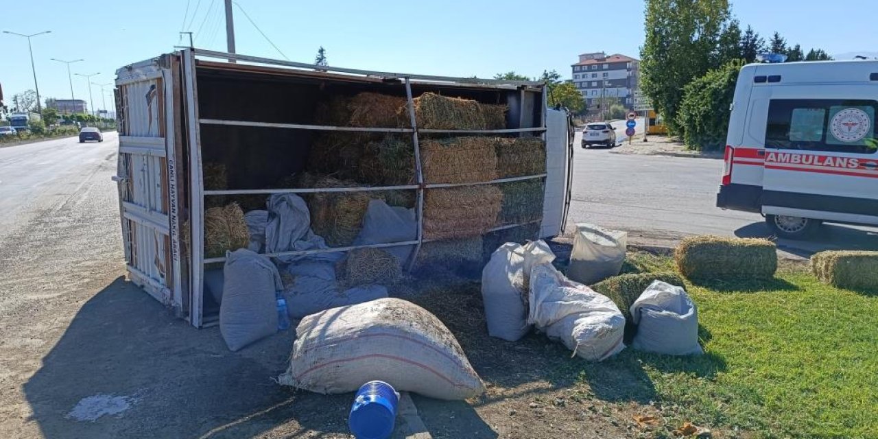 Konya’da kamyonetle kamyon çarpıştı: 3 yaralı