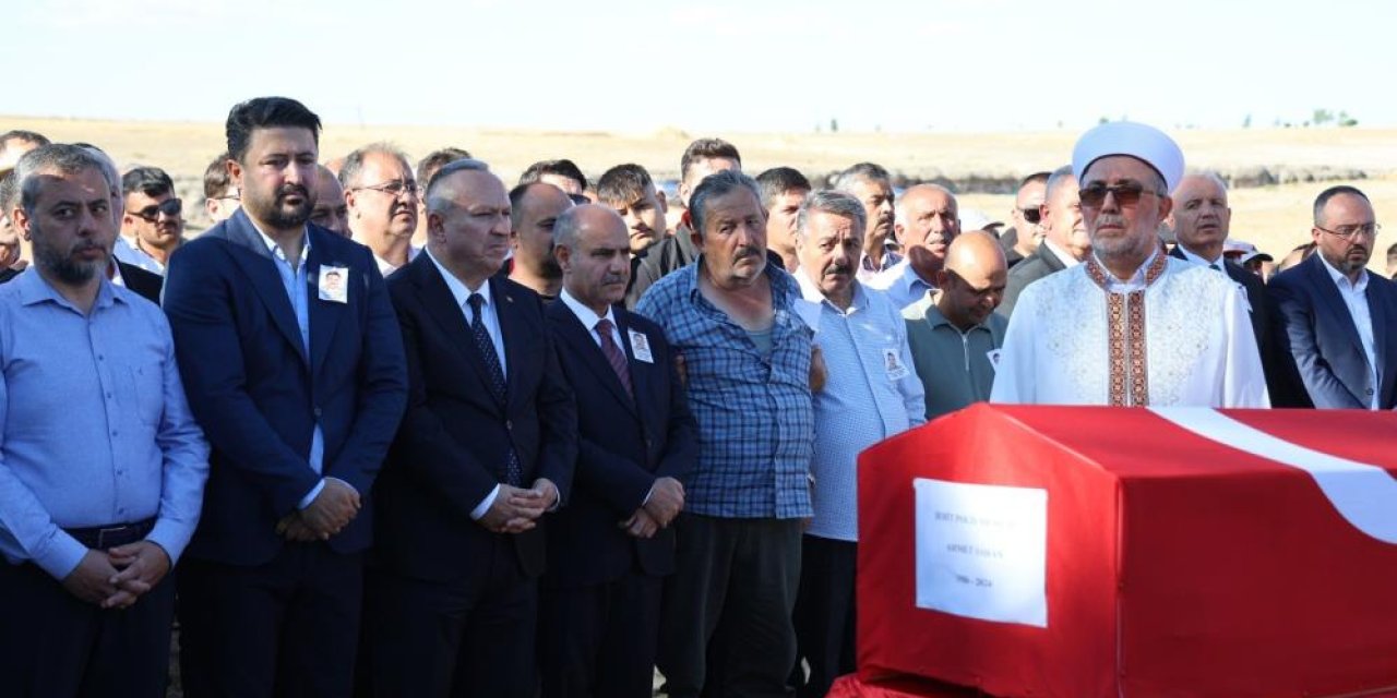 Şehit polis memuru Ahmet Şahan toprağa verildi