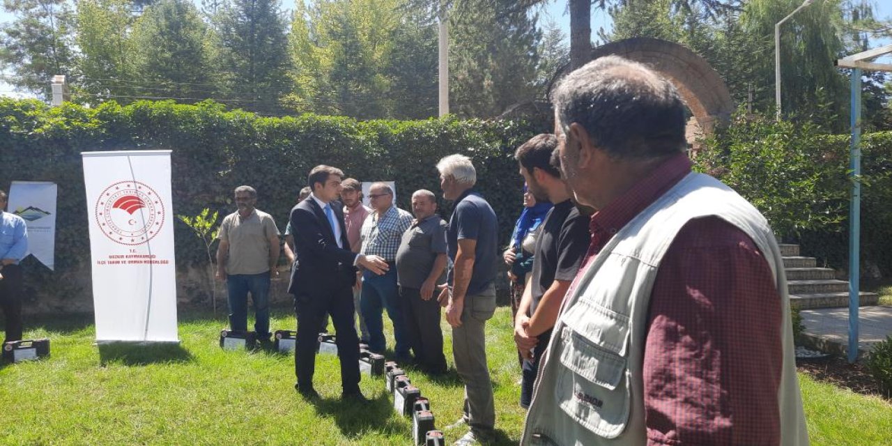 Konya’da eğitim alan kursiyerlere budama makası hediye edildi