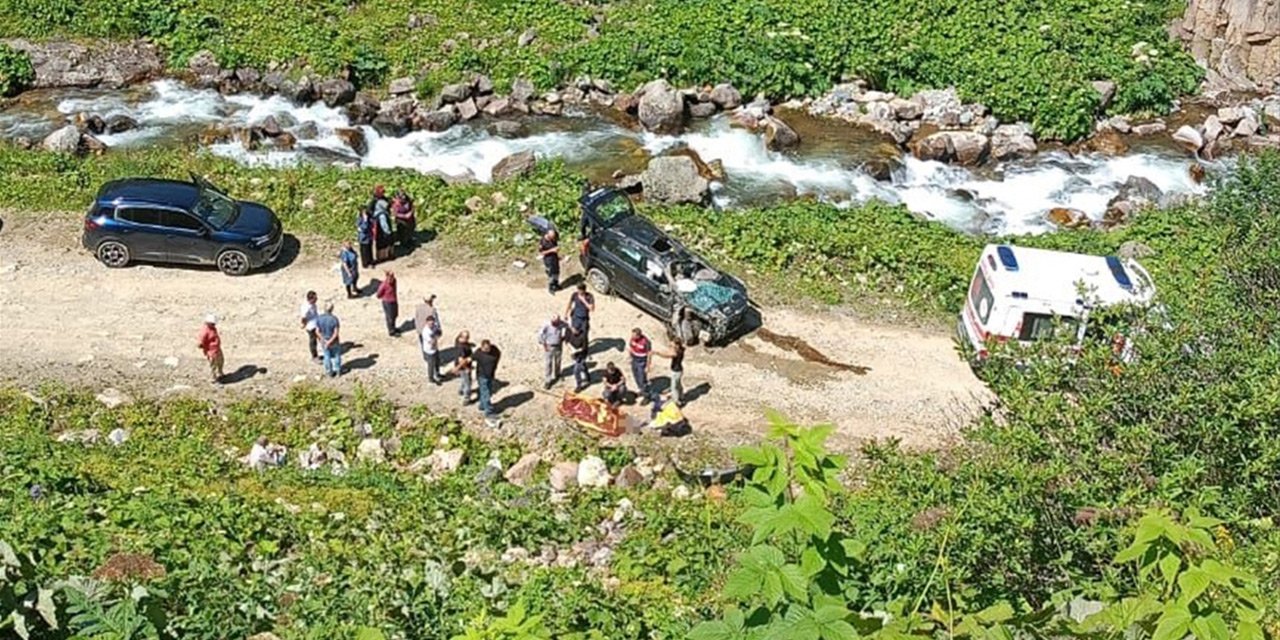 Uçuruma devrilen cipteki 2 kişi öldü, 3 kişi yaralandı