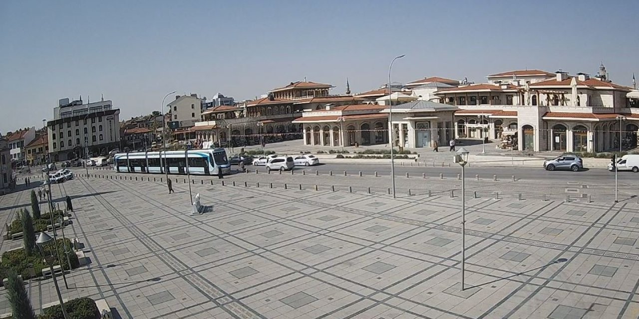 Konya’da tramvay yayalara çarptı