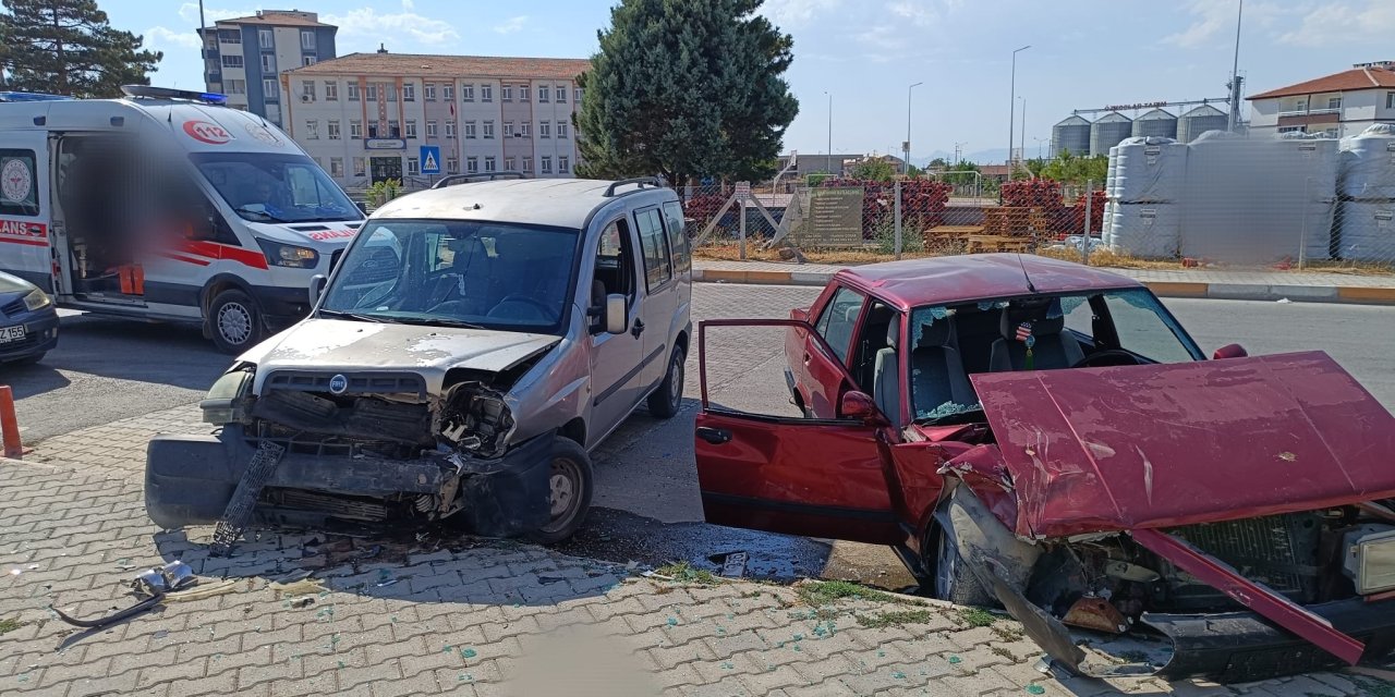 Konya’da otomobiller çarpıştı: 4 yaralı