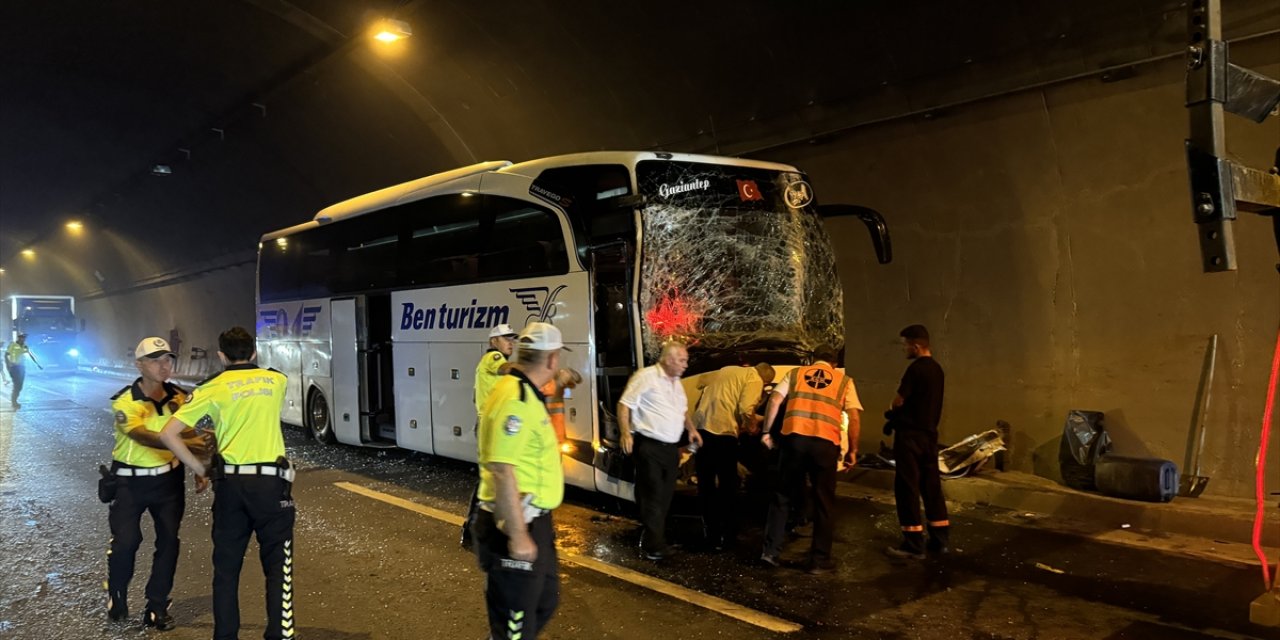 Otoyolda zincirleme kaza: 15 yaralı