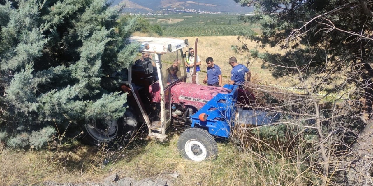 Ailesi kayıp olarak arıyordu, traktörün altında ölü bulundu