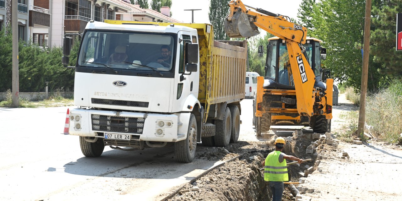 Konya’nın bir ilçesinde su şebeke hattı yenileniyor