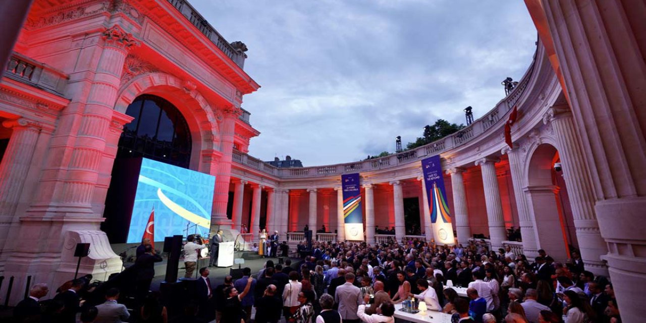 Rakı eşliğinde sema!