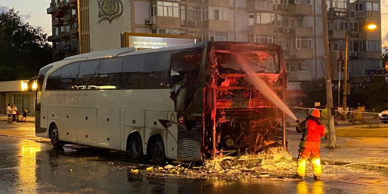 Seyir halindeki yolcu otobüsünde yangın çıktı