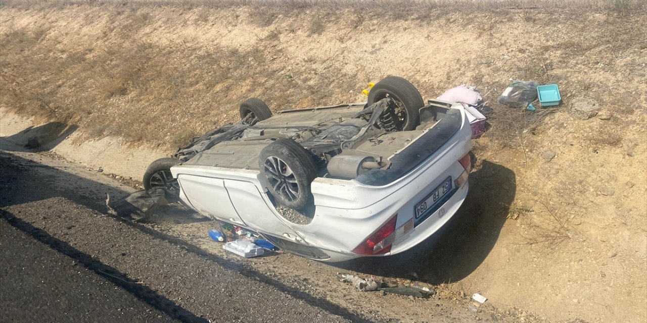 Konya’da devrilen otomobildeki 3 kişi yaralandı