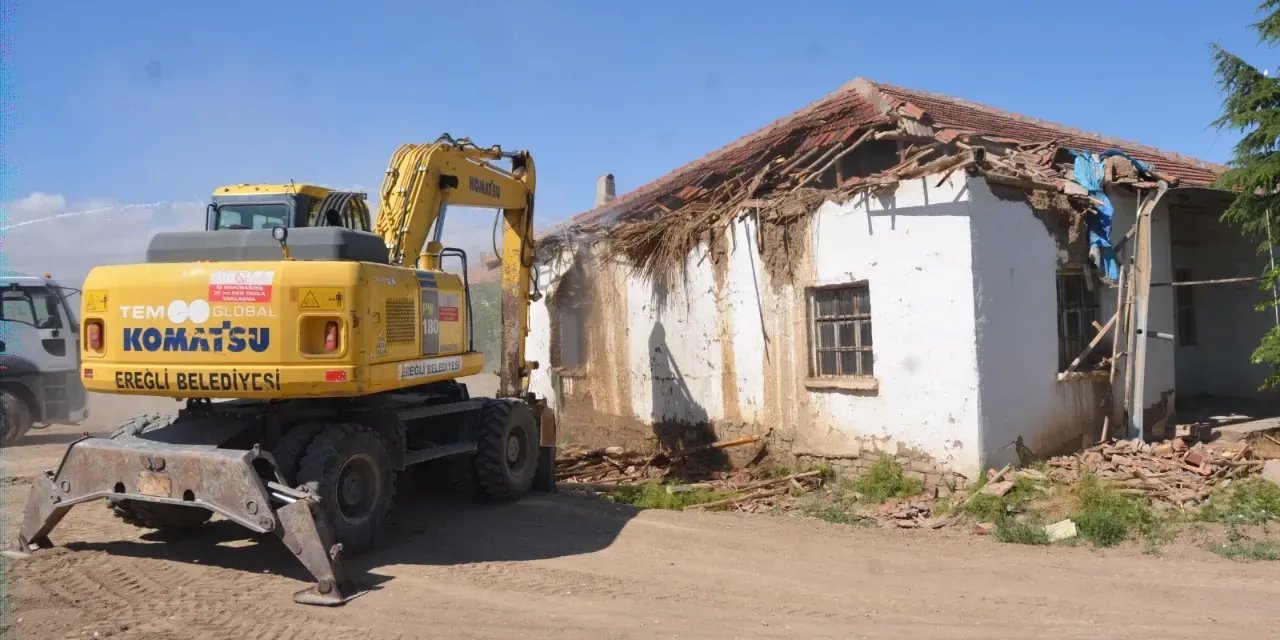 Konya’nın bir ilçesinde yıkım başladı