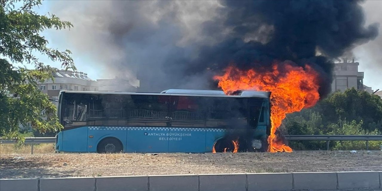 Halk otobüsü alevler içinde kaldı