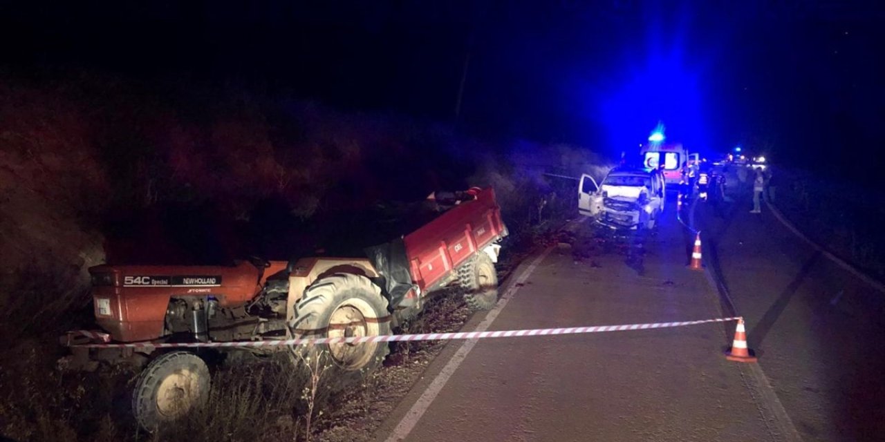 Traktörle çarpışan aracın sürücüsü eşini kaybetti