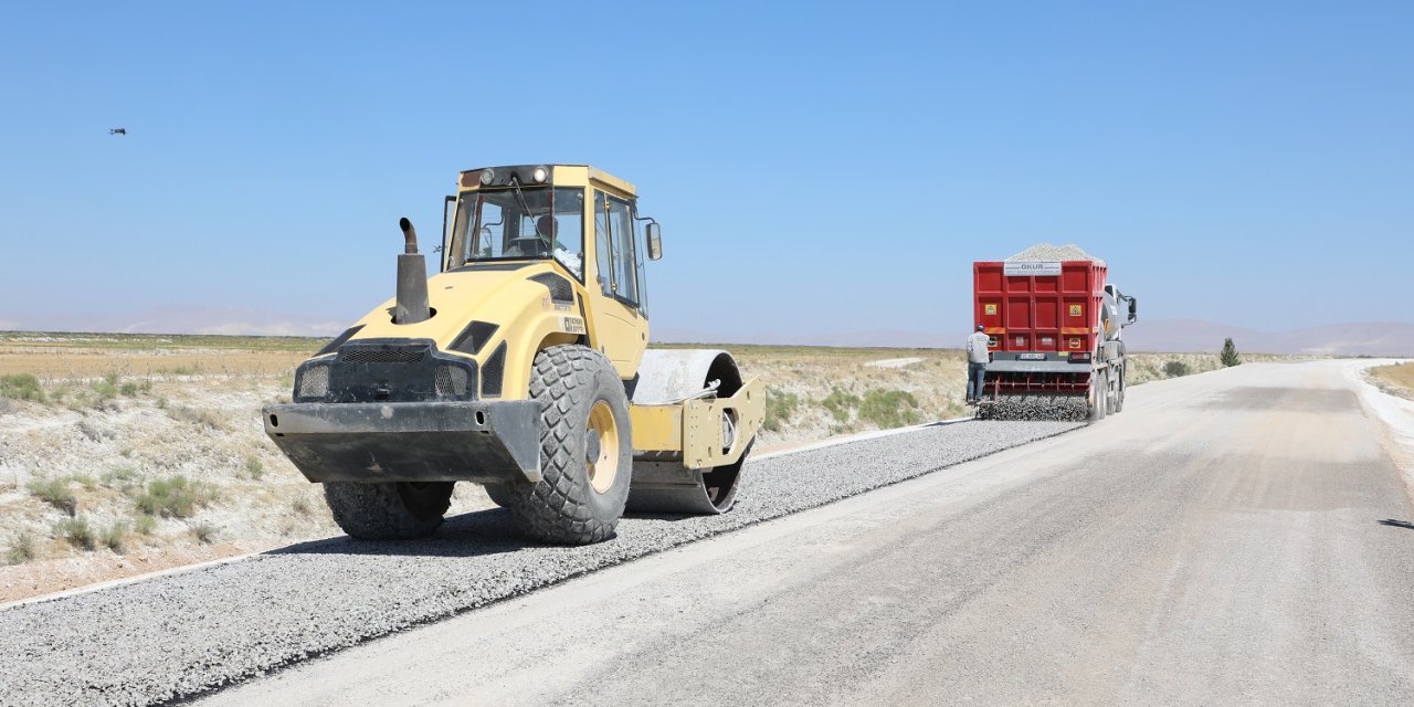 Karatay’ın merkeze uzak mahallelerinde yollar daha konforlu hale geliyor