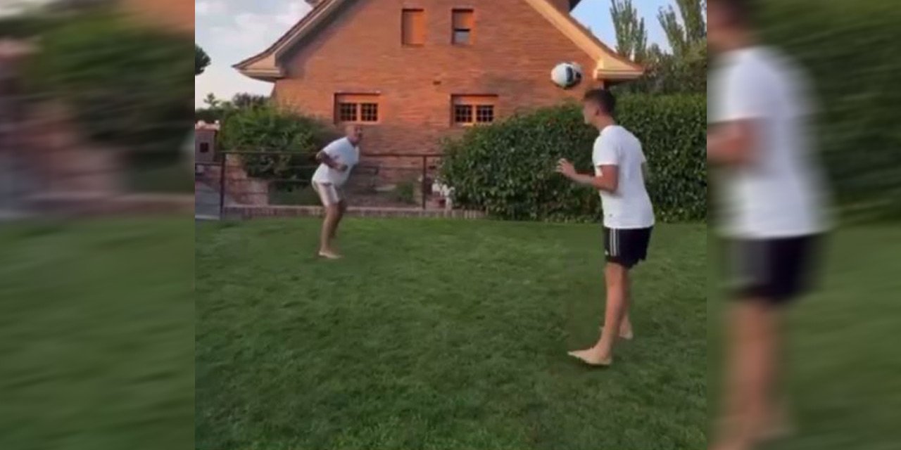 Arda Güler babasıyla kafa topu çalıştı