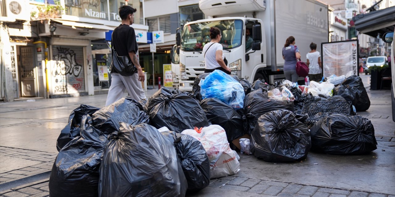 CHP’nin kalesi İzmir’de çöp yığınları oluştu