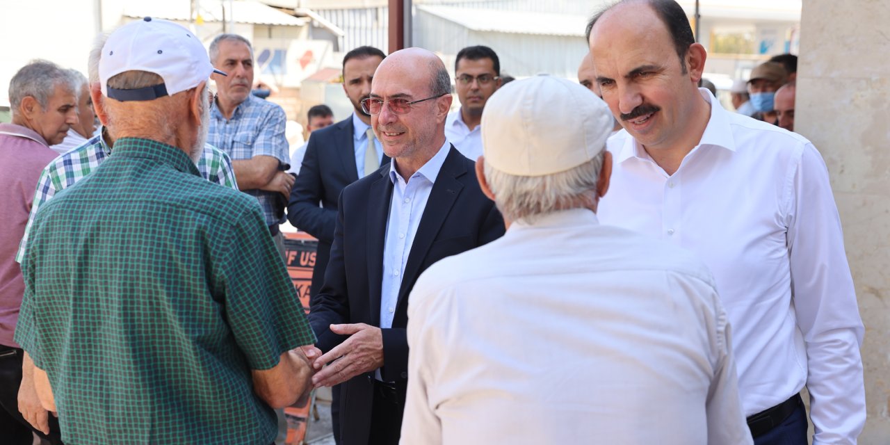 Konya’da iki başkan Cuma namazı sonrası vatandaşlarla buluştu