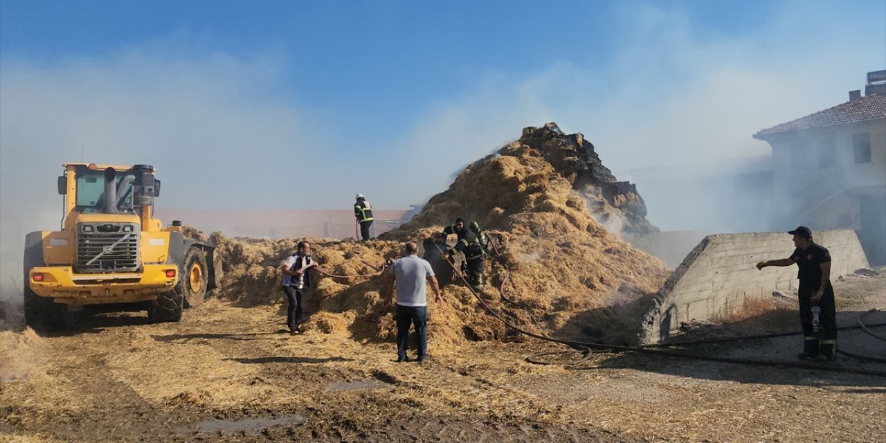 Yangında 80 ton saman küle döndü