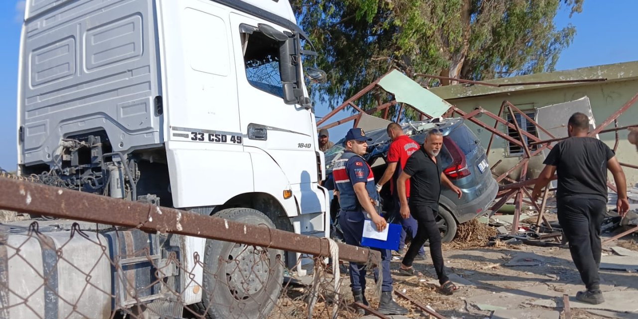 TIR ile otomobil kafa kafaya çarpıştı! Ölü ve yaralılar var