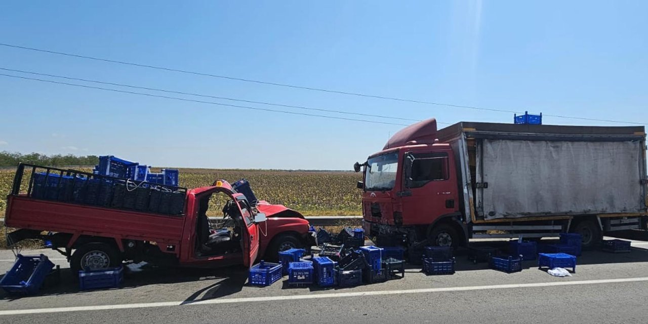 İki kamyonet kafa kafaya çarpıştı: 1 ölü