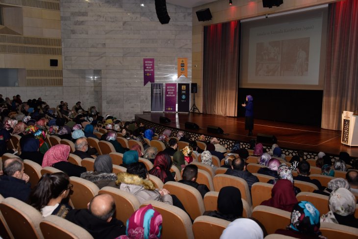 Konya'da Bilgehanelerden 'Ailede Pozitif Disiplin' konferansı