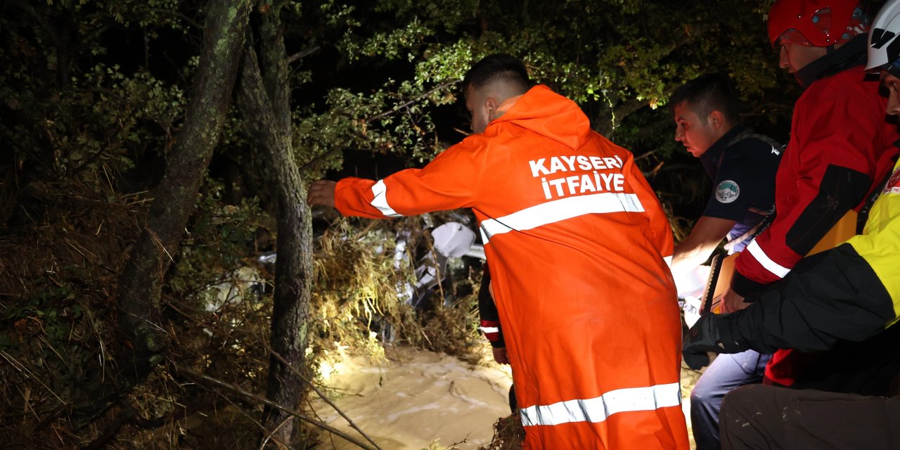 Sel ve heyelanın vurduğu ilimizde mahsur kalan 40 kişi kurtarıldı, 1 kişi kayıp