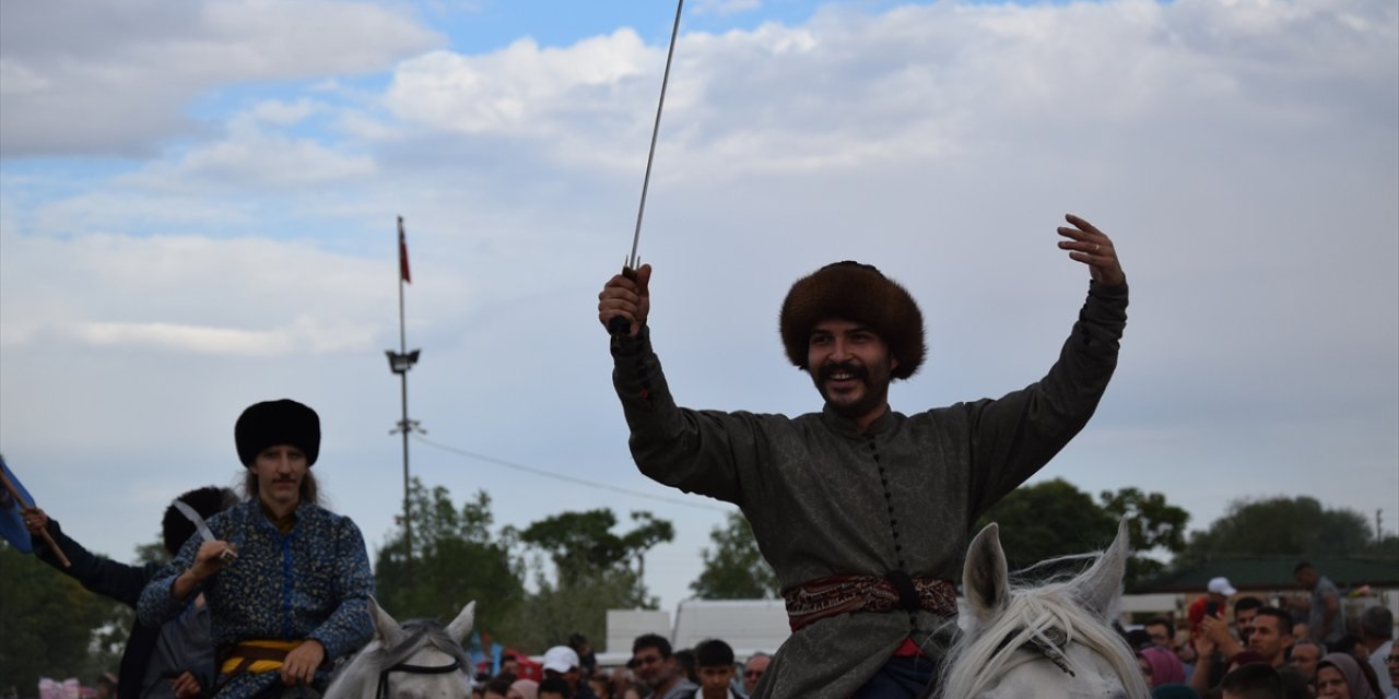 Nogay Türkleri, Konya’da savaş kıyafetlerini sergiledi