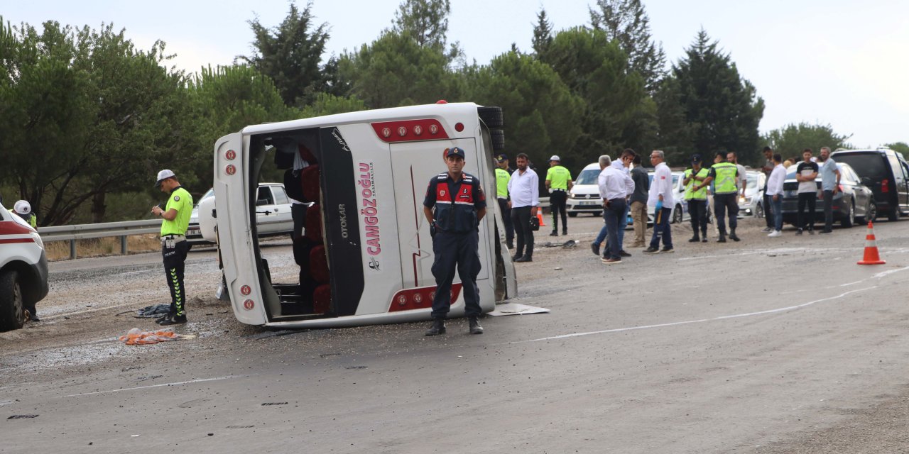 Düğün yolunda kaza! Yolcu otobüsü devrildi, çok sayıda yaralı var