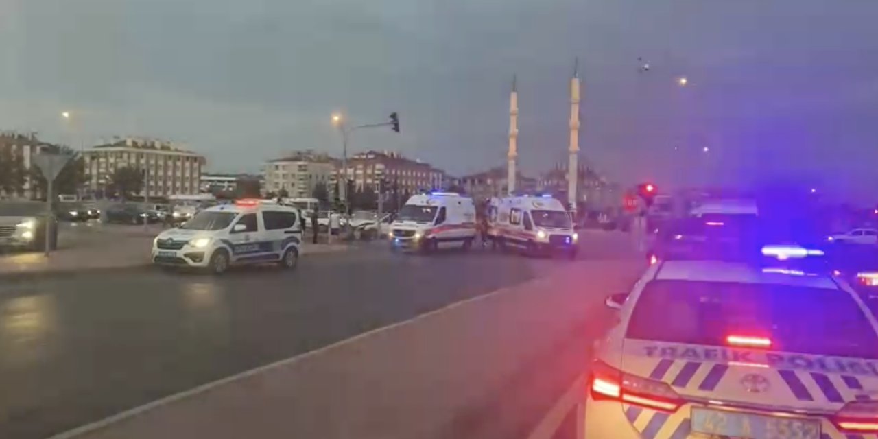 Konya Selçuklu'da 2 otomobil çarpıştı: 3 yaralı