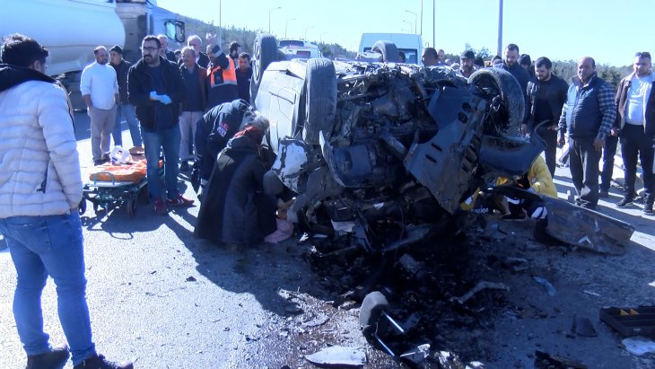 İş makinesine çarpan otomobildeki 1 kişi öldü, 1 kişi ağır yaralandı