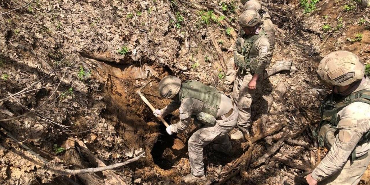 Cudi Dağı'nda teröristlere ait mühimmat deposu imha edildi