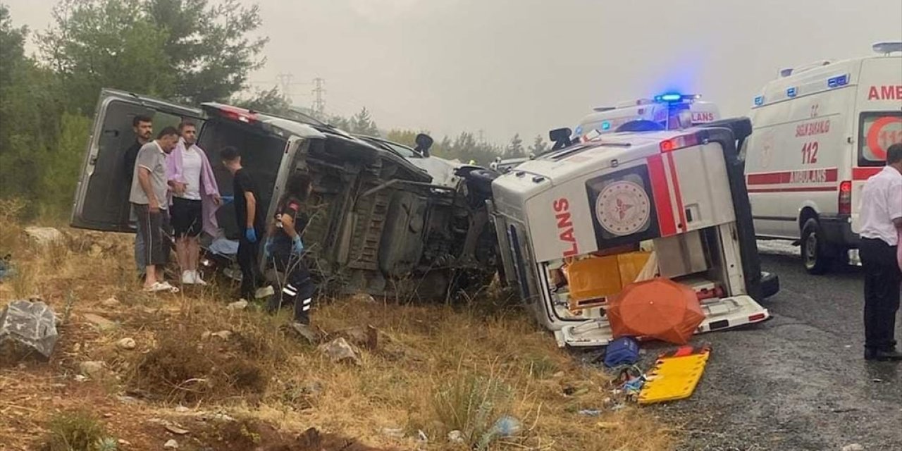 Aynı bölgede 2 ayrı kaza: 1 kişi öldü, 14 kişi yaralandı